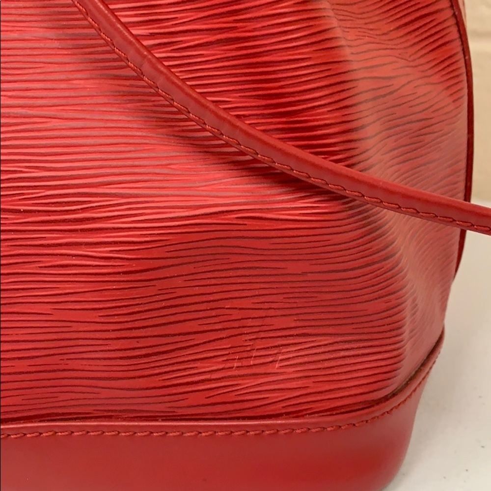 Louis Vuitton Purse - Picture 1 of 6